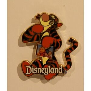 Disney Tigger single Official Pin Trading  Pre-owned. (A1)